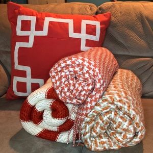 Throw blankets and pillow
